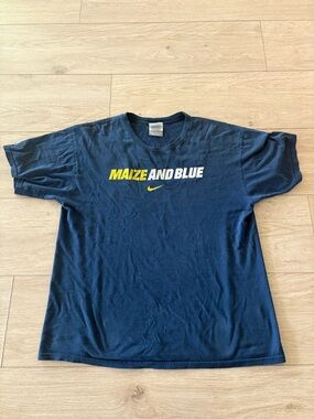 Vintage Michigan Maize In Blue tshirt men’s size Large